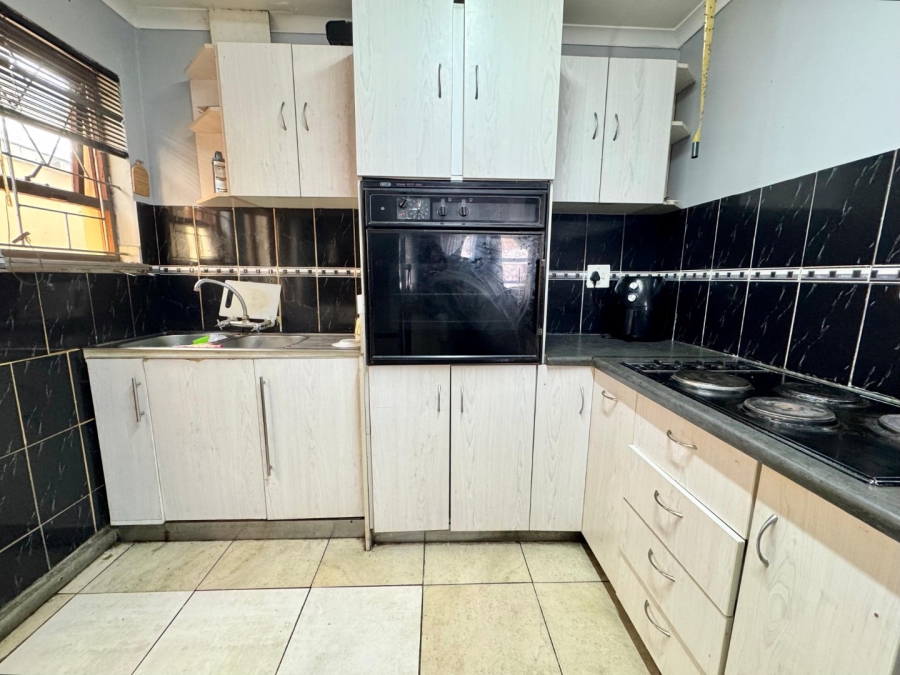 To Let 3 Bedroom Property for Rent in Strandfontein Village Western Cape